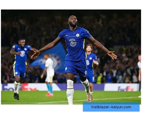 切尔西在英超联赛中大胜对手，争冠希望再度升温，状态回暖。